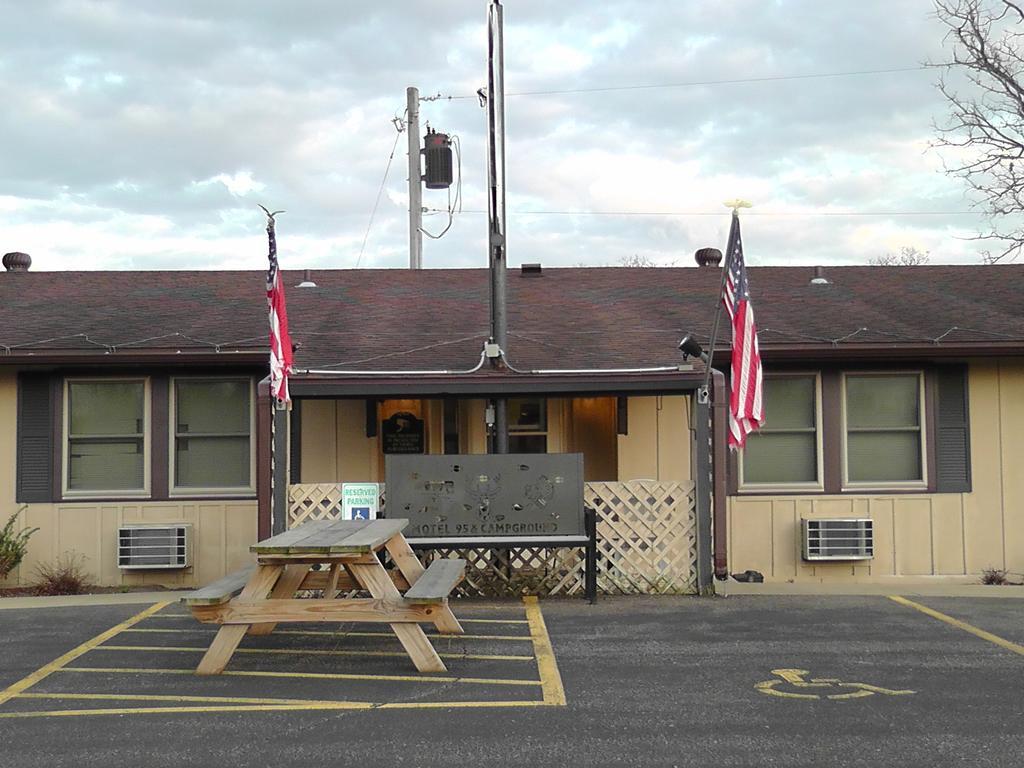 Motel 95 & Campground Hixton Luaran gambar